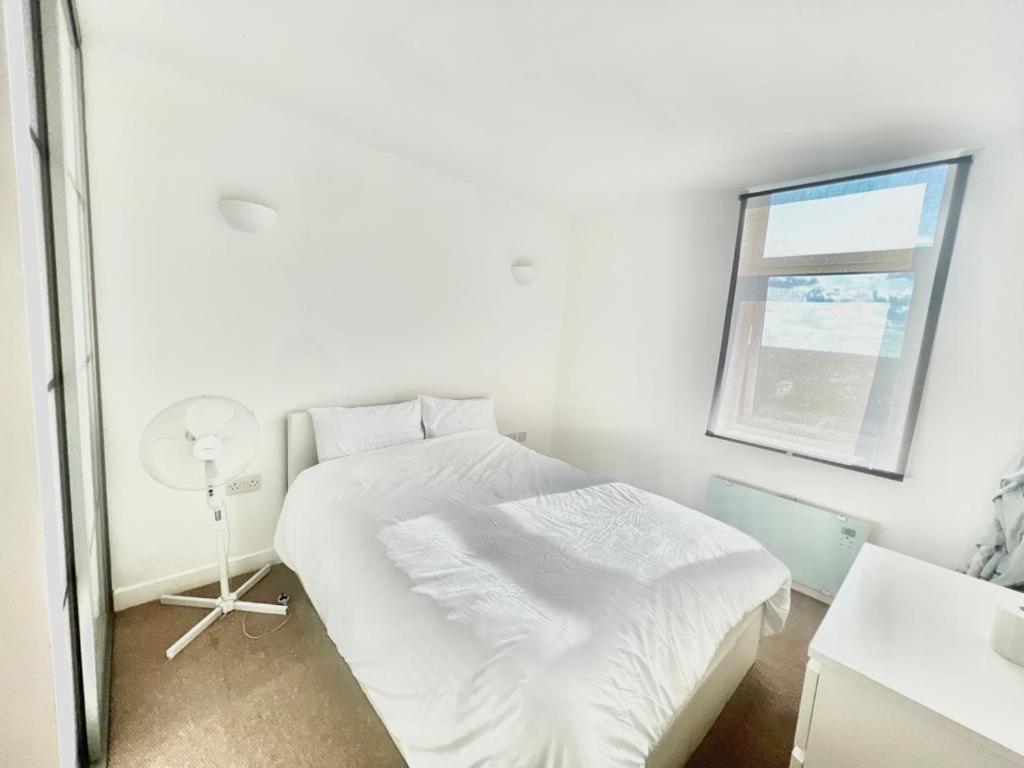 Beautiful 1 Bedroom Stylish Apartment Croydon Bagian luar foto