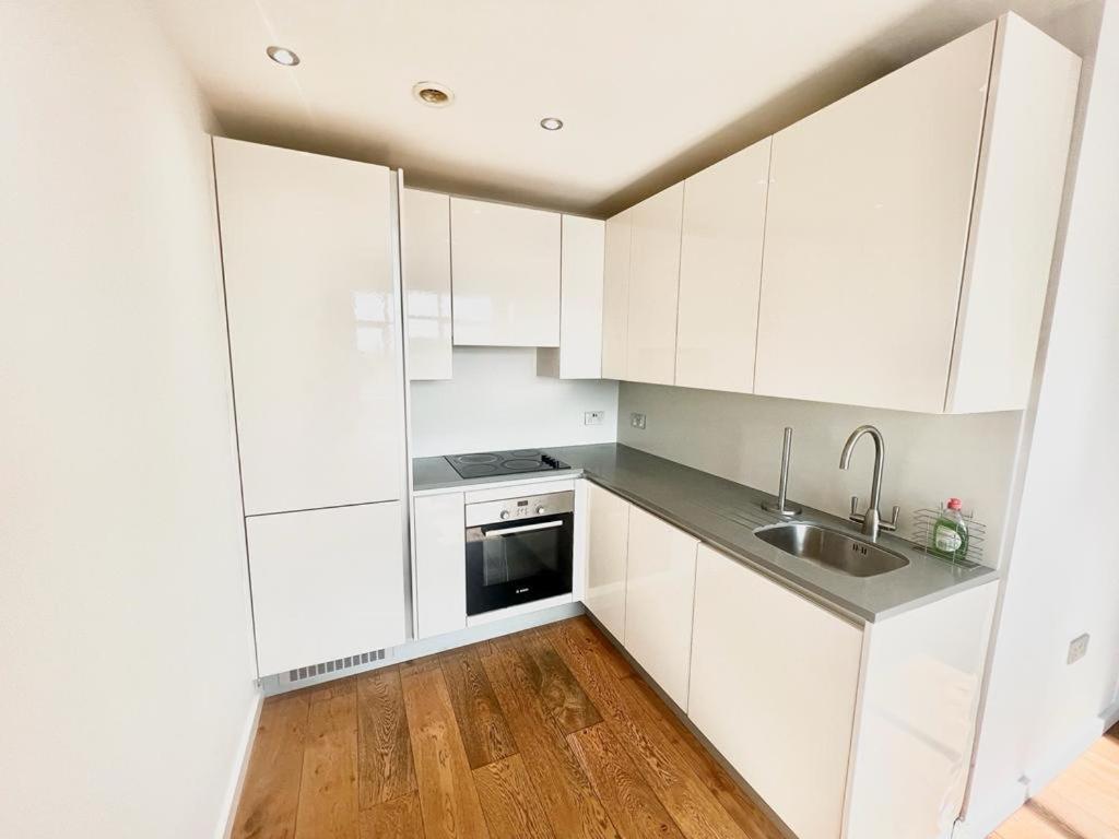 Beautiful 1 Bedroom Stylish Apartment Croydon Bagian luar foto